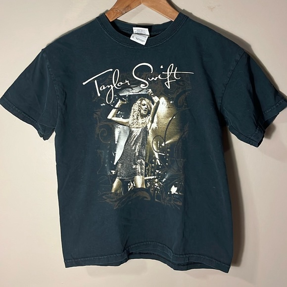 Taylor Swift Fearless tour tshirt - Youth Medium - Picture 1 of 5